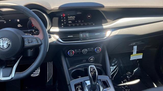 2025 Alfa Romeo Stelvio Intensa