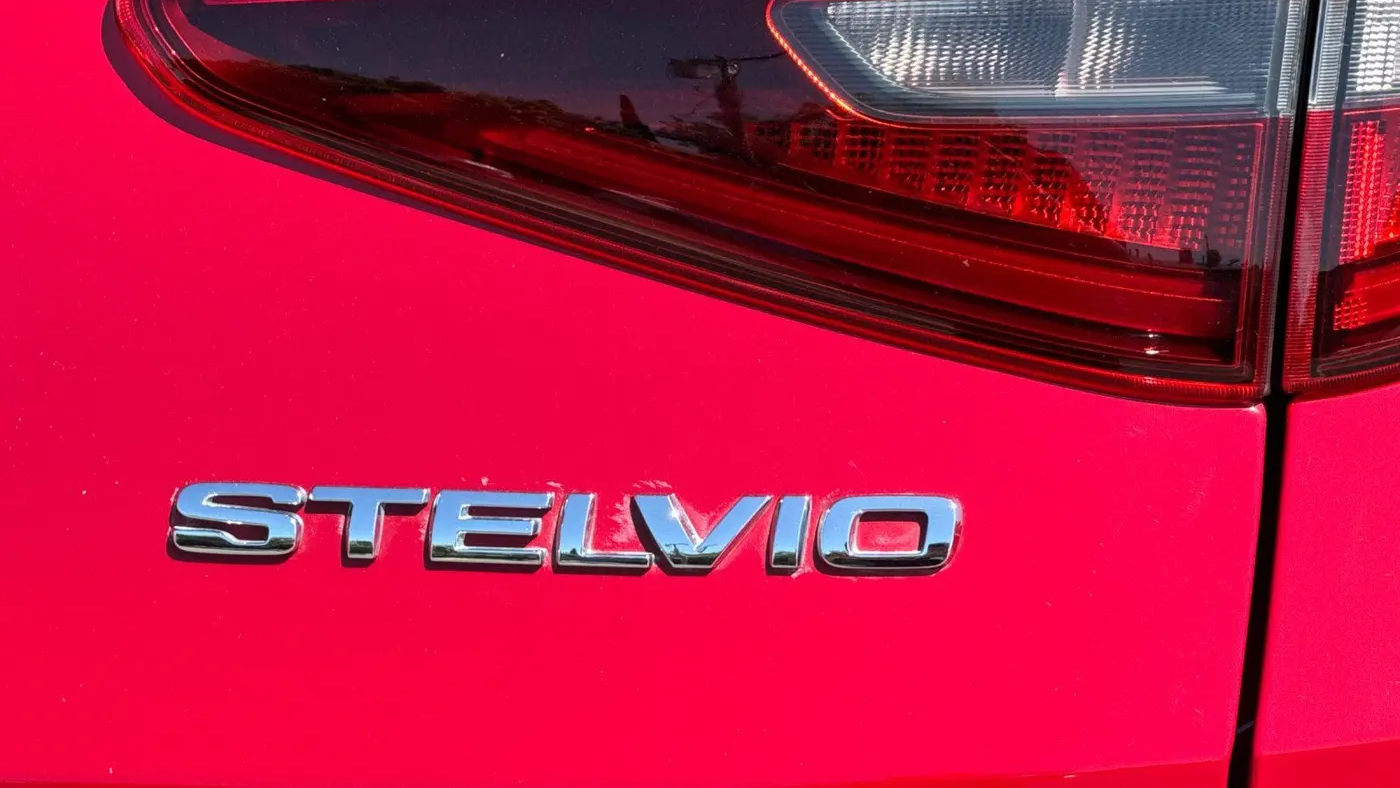 2019 Alfa Romeo Stelvio Ti Sport Carbon