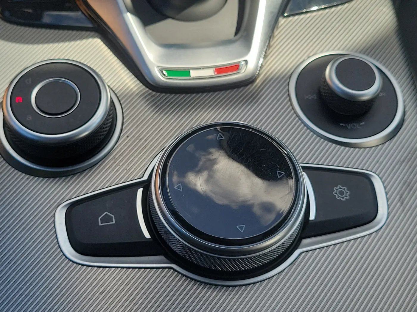 2024 Alfa Romeo Stelvio - $25,990