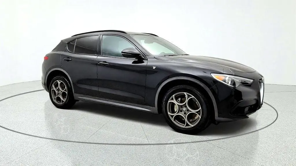 2023 Alfa Romeo Stelvio - $19,695