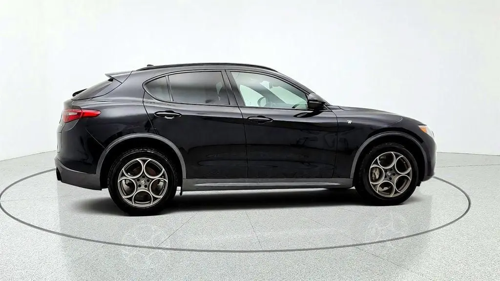 2023 Alfa Romeo Stelvio - $19,695