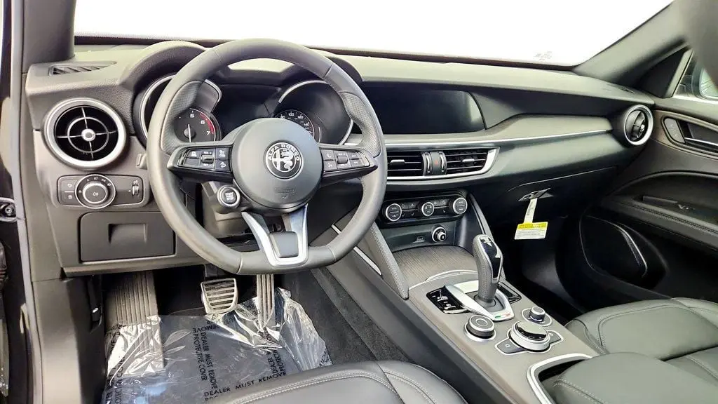 2023 Alfa Romeo Stelvio - $19,695