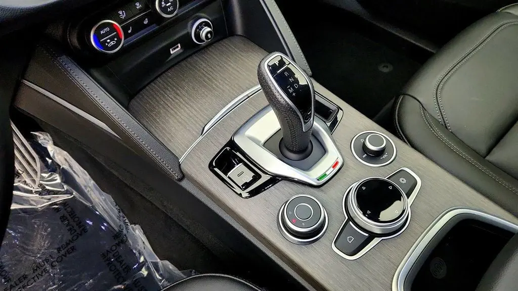 2023 Alfa Romeo Stelvio - $19,695