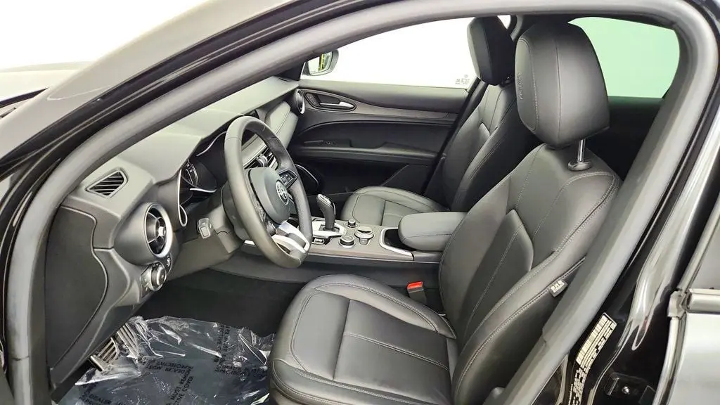 2023 Alfa Romeo Stelvio - $19,695