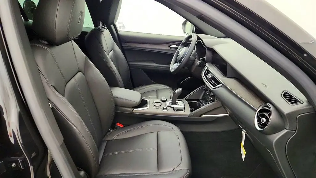 2023 Alfa Romeo Stelvio - $19,695