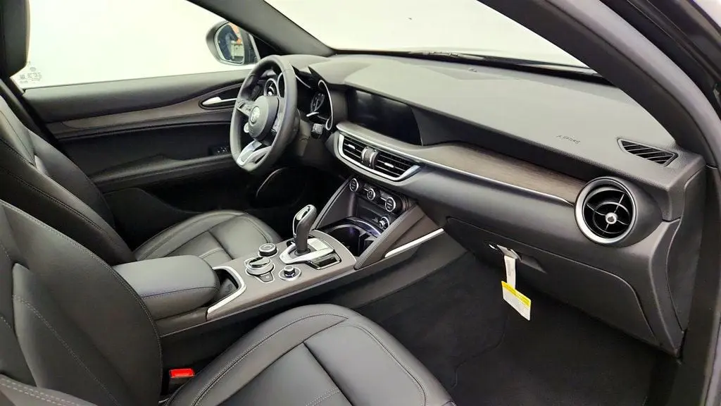 2023 Alfa Romeo Stelvio - $19,695