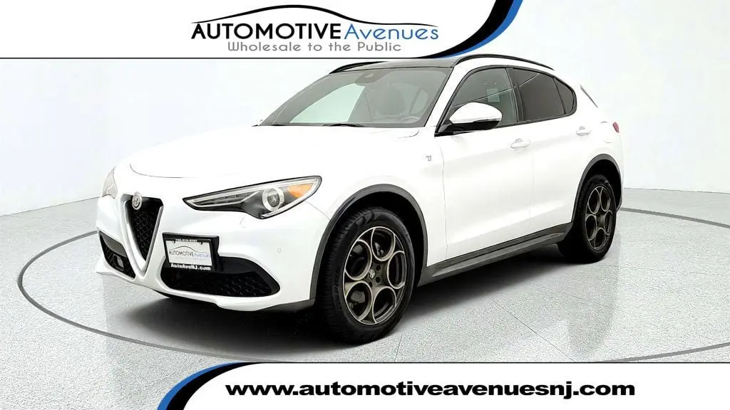 2023 Alfa Romeo Stelvio - $21,995