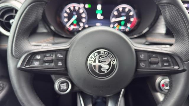 2025 Alfa Romeo Tonale Hybrid Base