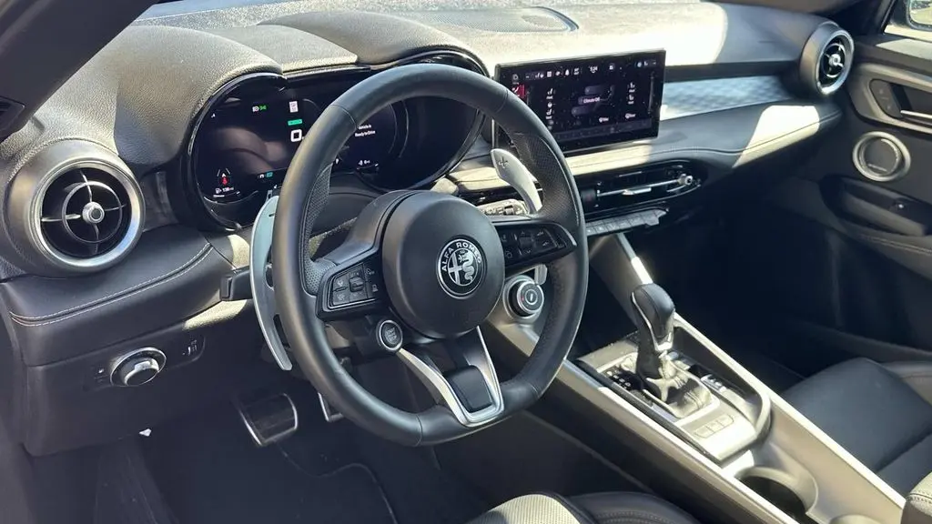 2025 Alfa Romeo Tonale Hybrid Base