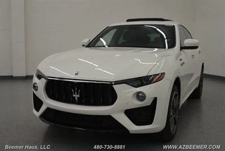 2022 Maserati Levante with Bianco Exterior