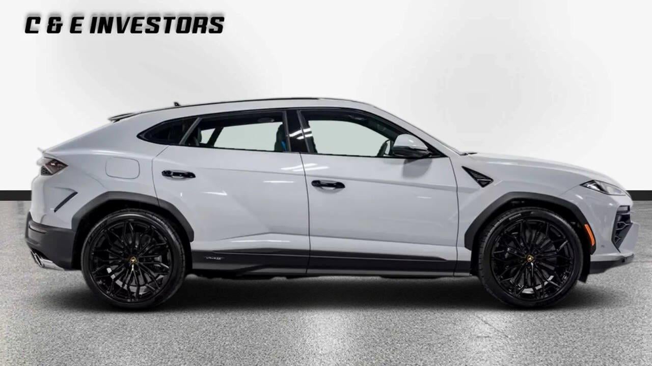 2025 Lamborghini Urus SE
